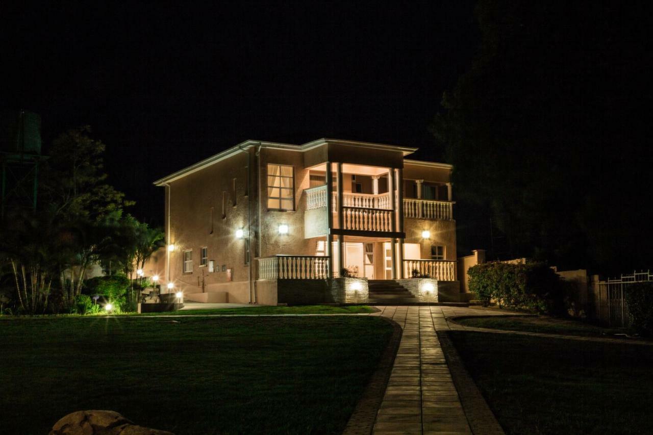 Ekupholeni Garden Villas Манзини Экстерьер фото