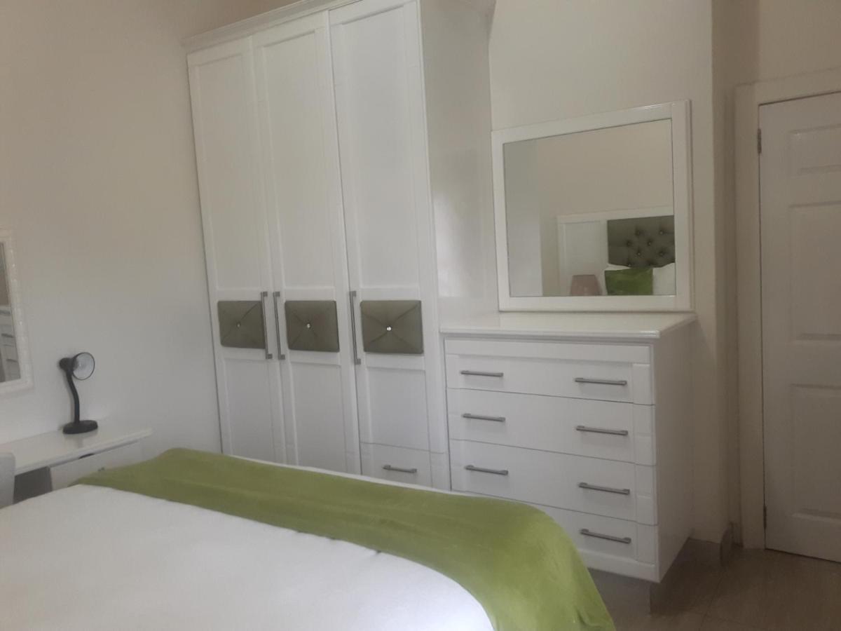 Ekupholeni Garden Villas Манзини Экстерьер фото
